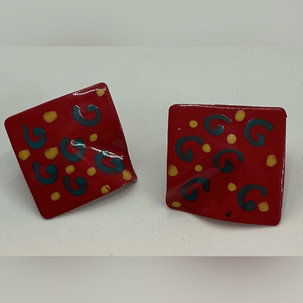 VINTAGE RETRO 1980’S ENAMELED METAL RED YELLOW BLUE FUN PATTERN EARRINGS